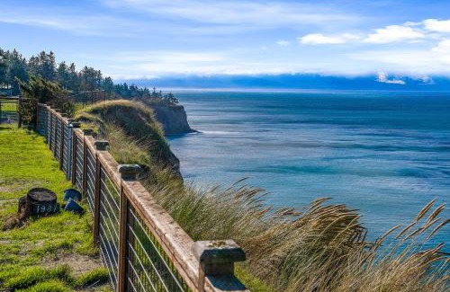 Oak Harbor House | @ Marbella Lane - Seas the Bay sanctuary