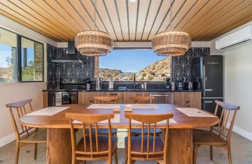 Yucca Valley House | @ Marbella Lane - Serene Getaway Hot Tub