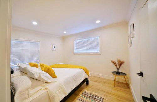 Redwood City House | @ Marbella Lane - Vibrant 4BR RWC Ldry + P
