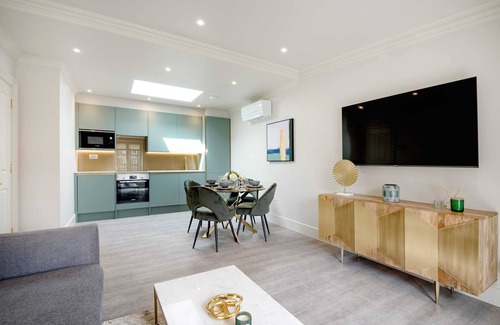 City of Westminster Apartment | Marble Arch Suite 8-hosted by Sweetstay