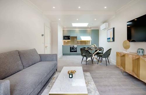 City of Westminster Apartment | Marble Arch Suite 8-hosted by Sweetstay