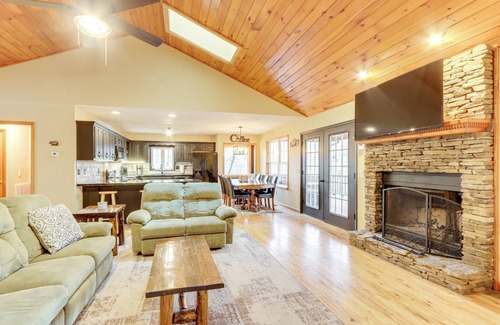 Marble Cabin | Marble Vacation Rental w/Hot Tub & Fire Pit