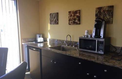 East Arlington Hotel | Marble Waters Hotel & Suites, Trademark by Wyndham
