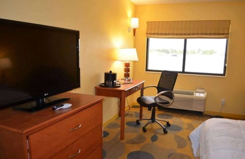 East Arlington Hotel | Marble Waters Hotel & Suites, Trademark by Wyndham