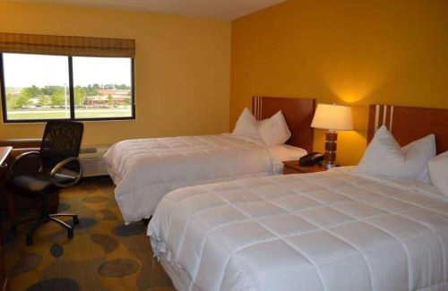 East Arlington Hotel | Marble Waters Hotel & Suites, Trademark by Wyndham