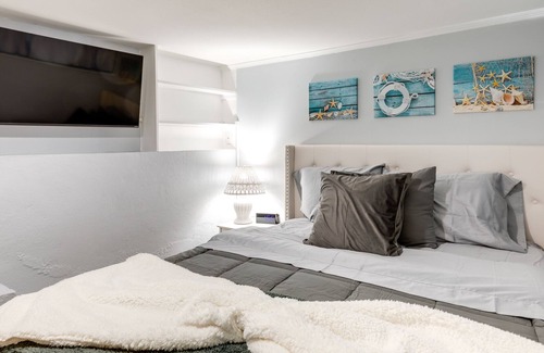 Marblehead Condo | Marblehead Condo - Walk to Beaches + Restaurants!