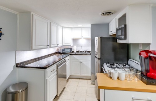 Marblehead Condo | Marblehead Condo - Walk to Beaches + Restaurants!