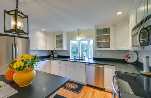Marblehead Apartment | Marblehead Retreat with Sprawling Yard and Gas Grill!