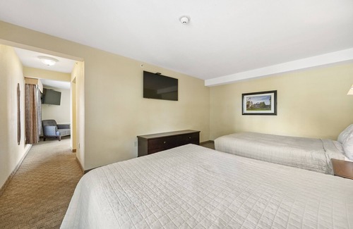 Kelleys Island House | Marblehead Suite at Kelley's Island Venture Resort