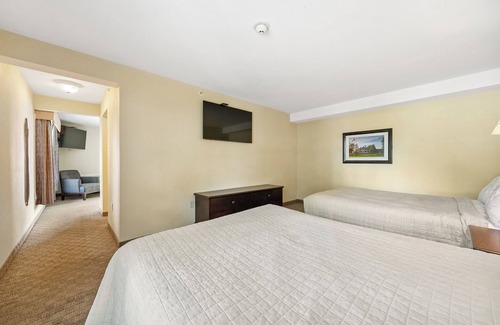 Kelleys Island Hotel | Marblehead Suite at Kelley's Island Venture Resort