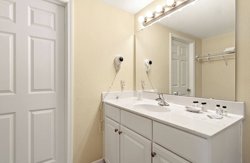 Kelleys Island Hotel | Marblehead Suite at Kelley's Island Venture Resort