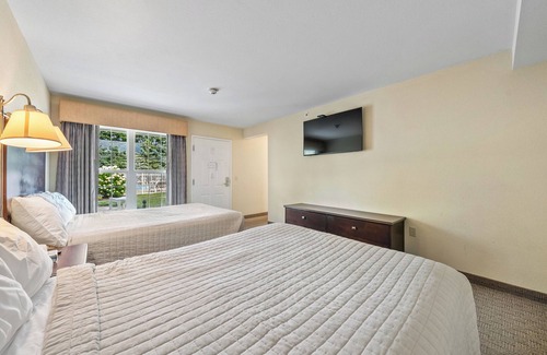 Kelleys Island Hotel | Marblehead Suite at Kelley's Island Venture Resort