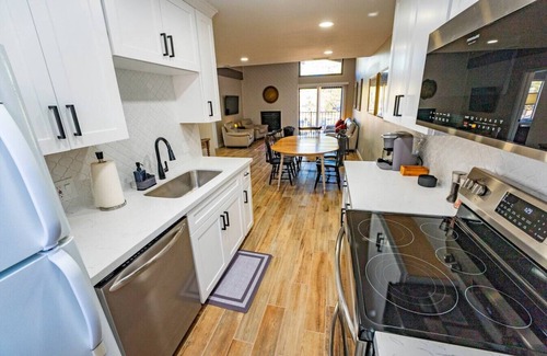 Oak Creek Apartment | Marc's Red Rock Retreat - 2 Primary Suites 2 Bath