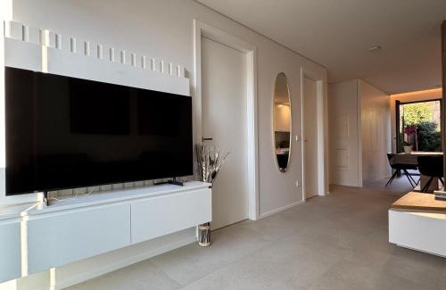 Hollerich House | Marcel Cahen 5 Luxurious Home for Families Groups and Events