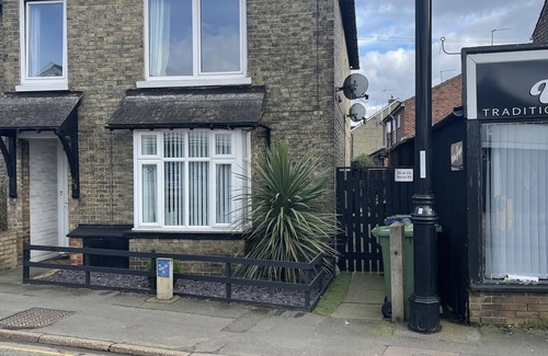 March Apartment | March-2bed Apt - Family Friendly - Pet Friendly