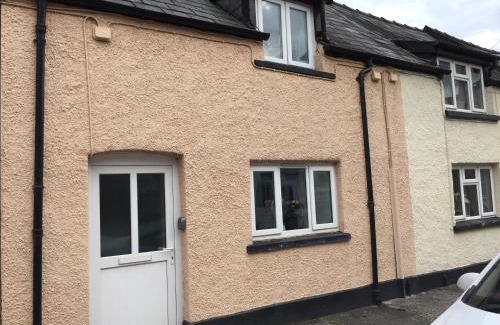 Brecon House | March Cottage Brecon