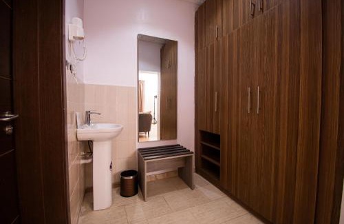 Ibadan Hotel | Marchforte Courtyard Hotel & Suites