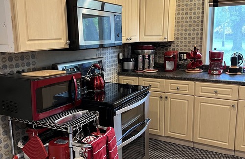 Southfield House | Marcia’s Woodsy Wonderland Suite in Detroit Suburb
