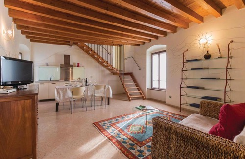 Castellaro Lagusello Apartment | Marco Polo