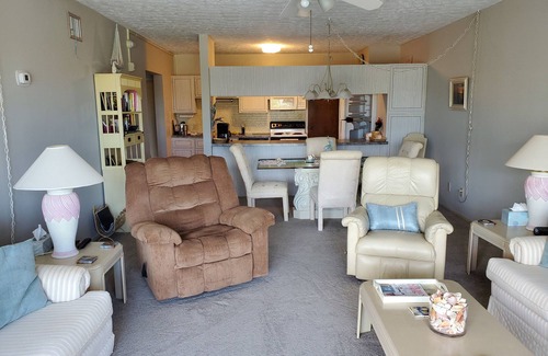 Isles of Capri Condo | Marco Tower Condo on IsIes of Capri - Private and Peaceful, 30 Days minimum n