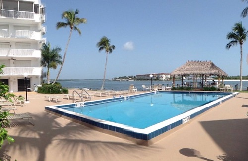 Isles of Capri Condo | Marco Tower Condo on IsIes of Capri - Private and Peaceful, 30 Days minimum n