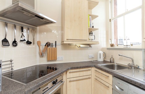 Merchiston Apartment | Mardale Crescent [380] is a Spacious top floor apartment in green Merchiston area