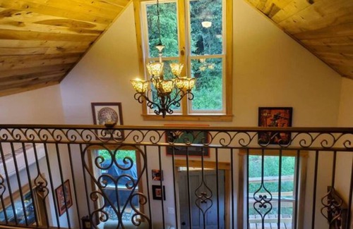 Carpenter Cabin | Mardi Gras House - cozy cabin on a peaceful farm