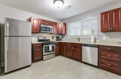 Mid-City House | Mardi Gras Patio + Parking! 8mins to Canal St. + Premier Dog Park Nearby