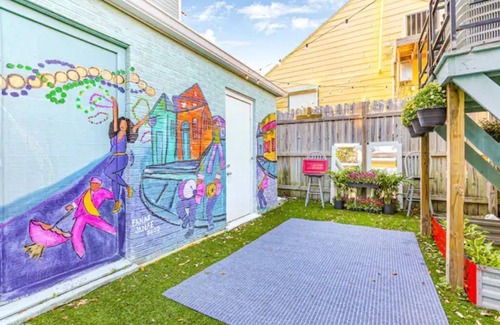 Mid-City House | Mardi Gras Patio + Parking! 8mins to Canal St. + Premier Dog Park Nearby