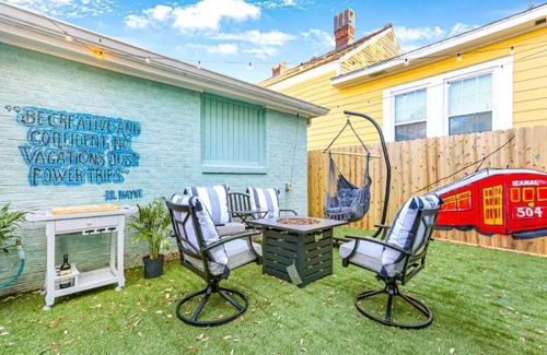 Mid-City House | Mardi Gras Patio + Parking! 8mins to Canal St. + Premier Dog Park Nearby