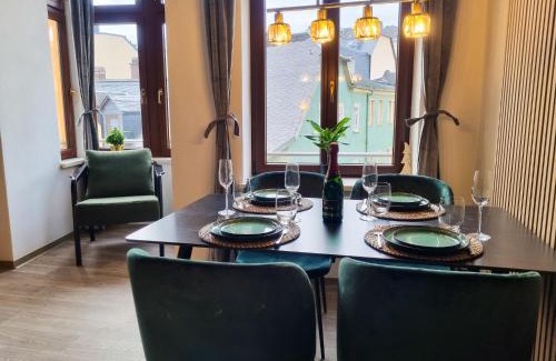Greiz Apartment | maremar - Design Maisonette Altstadt - 4 Pers - 57qm - Luxus Boxspringbett - Küche - Arbeitsplatz - privater Parkplatz