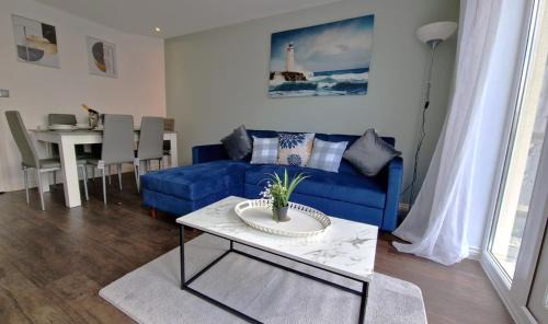 Cheltenham Apartment | Margam's Alvington House for Business Travellers, Relocator or Families with FREE Parking, High Speed Internet and fully equipped kitchen