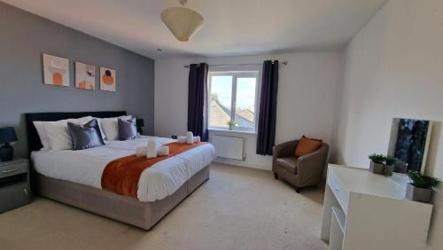 Cheltenham Apartment | Margam's Alvington House for Business Travellers, Relocator or Families with FREE Parking, High Speed Internet and fully equipped kitchen
