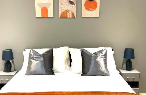 Cheltenham Apartment | Margam's Alvington House for Business Travellers, Relocator or Families with FREE Parking, High Speed Internet and fully equipped kitchen