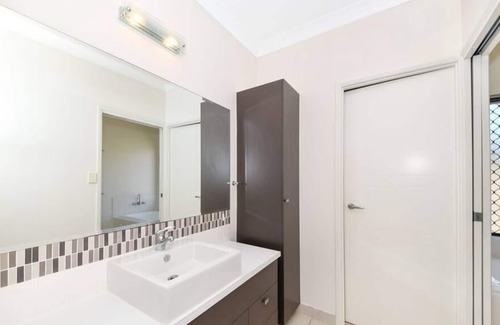Bushland Beach House | Margarita Manor walk to beach!