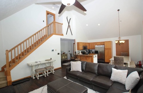 Tannersville Ski Chalet | Margarita Mountain Retreat | Hot Tub | 9Beds | Game Room