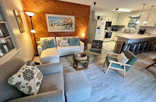Southern Shores House | Margaritaville 2 .6miletoBeach