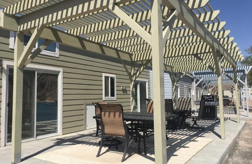 Parker Dam House | Margaritaville at River Lodge! Right on the river!
