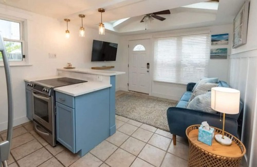 Margate City House | Margate Cottage, Close to Beach!
