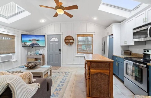 Margate City House | Margate Home w/Large Outdoor Kitchen