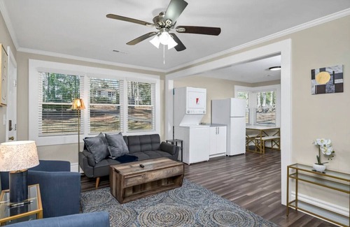Earlewood Apartment | Margrave Retreat Unit 'A' | 2 BR 1BA