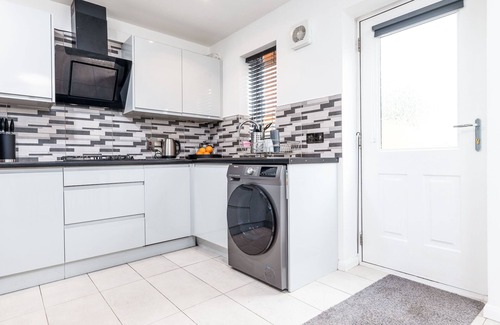 Sneinton House | Marham close 3 bed apartment