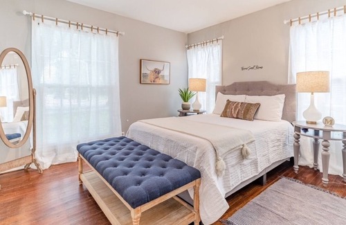 Original Town House | Maria's Cottage - Minutes from downtown Carrollton & Pet friendly
