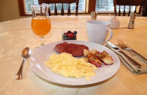 Campbell Park Bed & Breakfast | Maria's Creekside B&B