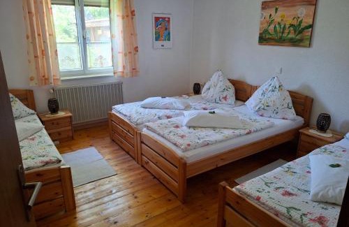 Laakirchen Apartment | Maria's Ferienwohnung