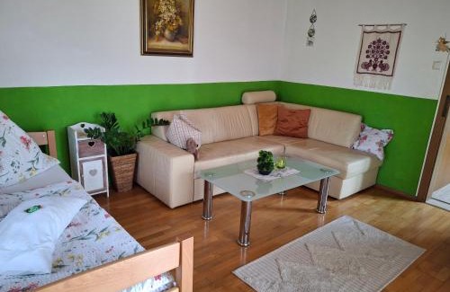 Laakirchen Apartment | Maria's Ferienwohnung