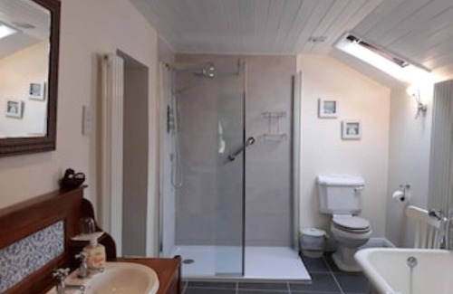 Kinsale Cottage | Marian Cottage. Fully restored 19c cottage. Sleeps 3. Parking. Kinsale
