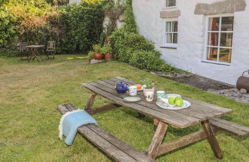 Penmon Cottage | MARIAN FARM, pet friendly, character holiday cottage in Penmon
