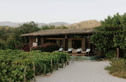El Cacalote Villa | Mariana Trevino Castillo
