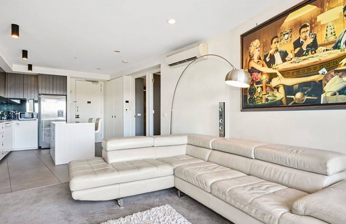 Maribyrnong Apartment | Maribyrnong Marvel Charm with Cityscape Bliss